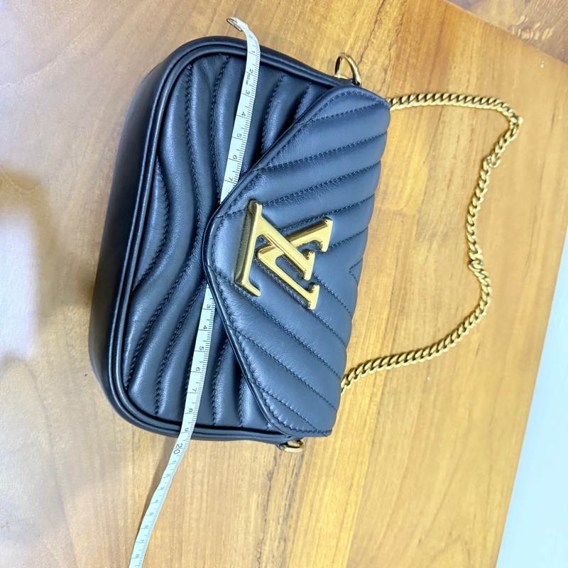 9新✨賠售超甜賣🫶🏻L V全皮款🖤new wave黑色牛皮 翻蓋肩背包-12