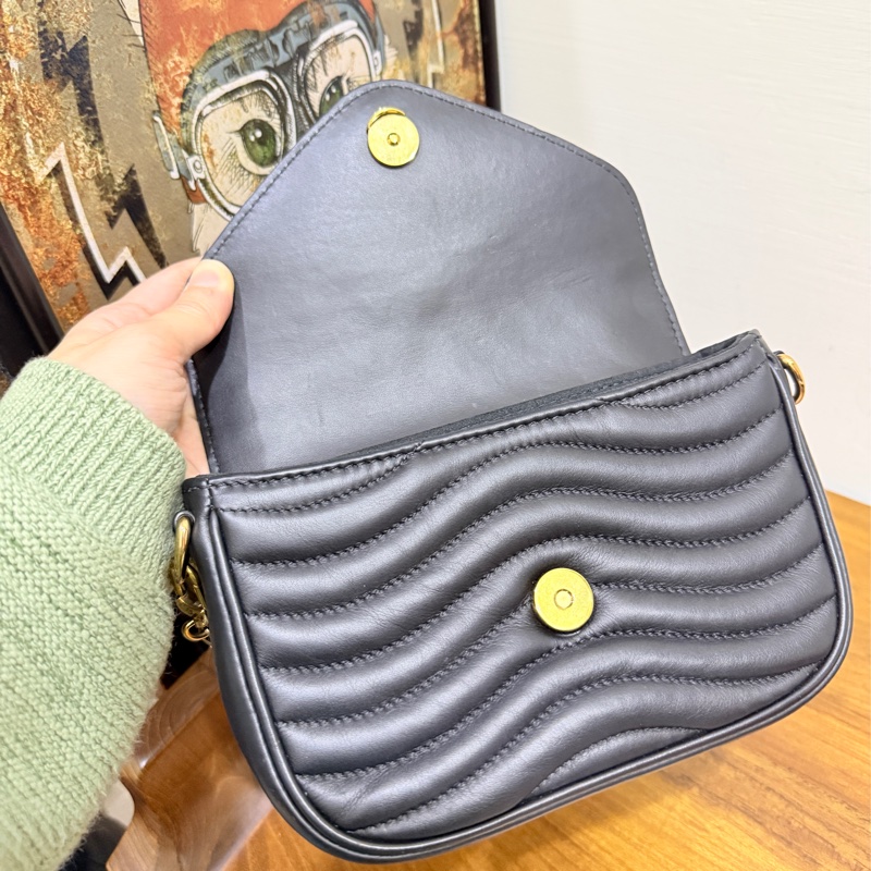 9新✨賠售超甜賣🫶🏻L V全皮款🖤new wave黑色牛皮 翻蓋肩背包-13