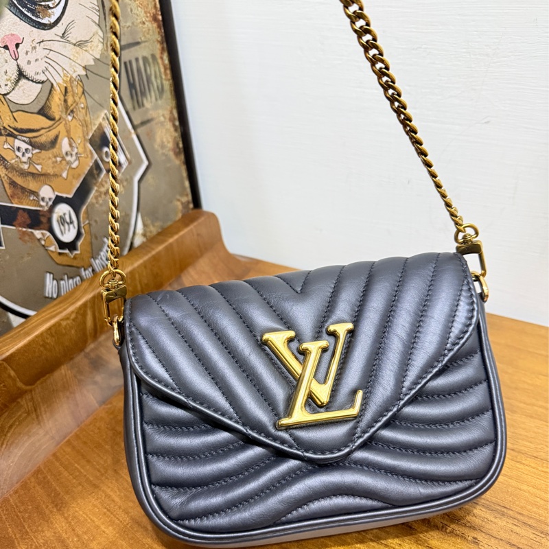 9新✨賠售超甜賣🫶🏻L V全皮款🖤new wave黑色牛皮 翻蓋肩背包-31