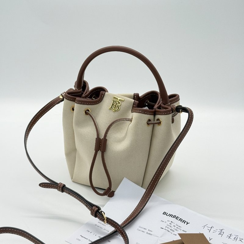 BURBERRY 巴寶莉 TB 米白/焦糖 帆布迷你水桶包-6