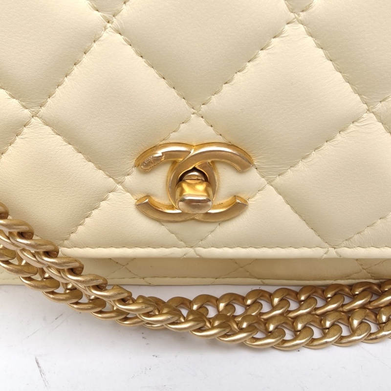 CHANEL 23SCFWOC19cm黃色羊皮晶片開金扣山茶花調節扣肩帶肩背包-4