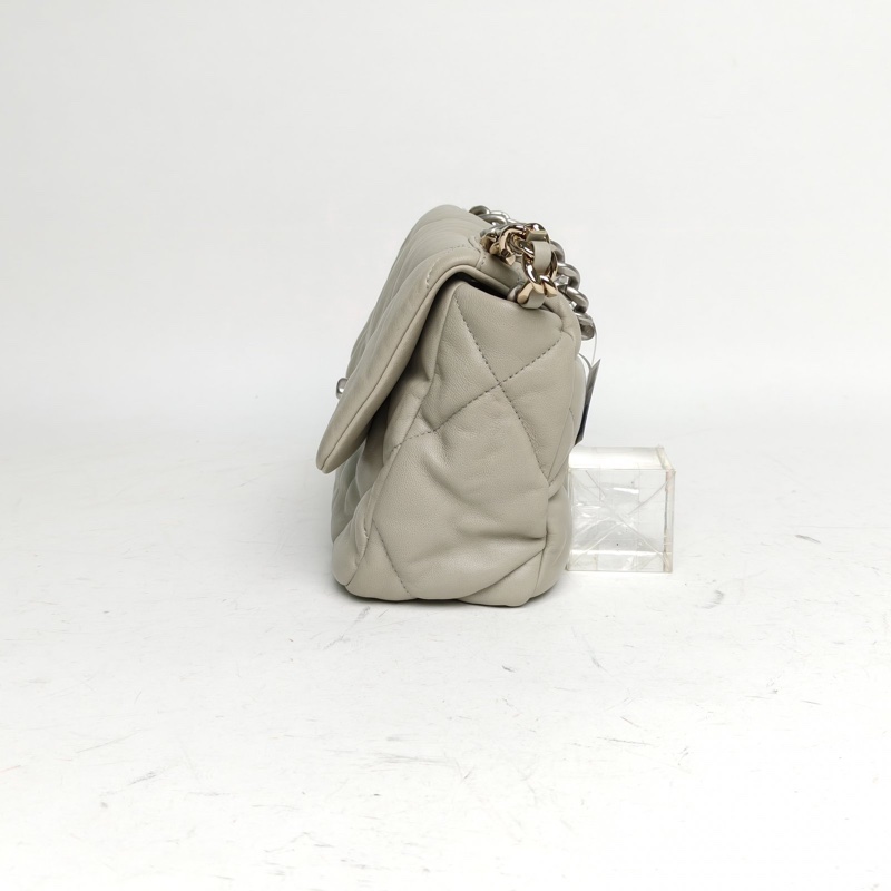 CHANEL 19BAG口蓋包小號26cm灰色羊皮晶片開金銀扣肩背包-1