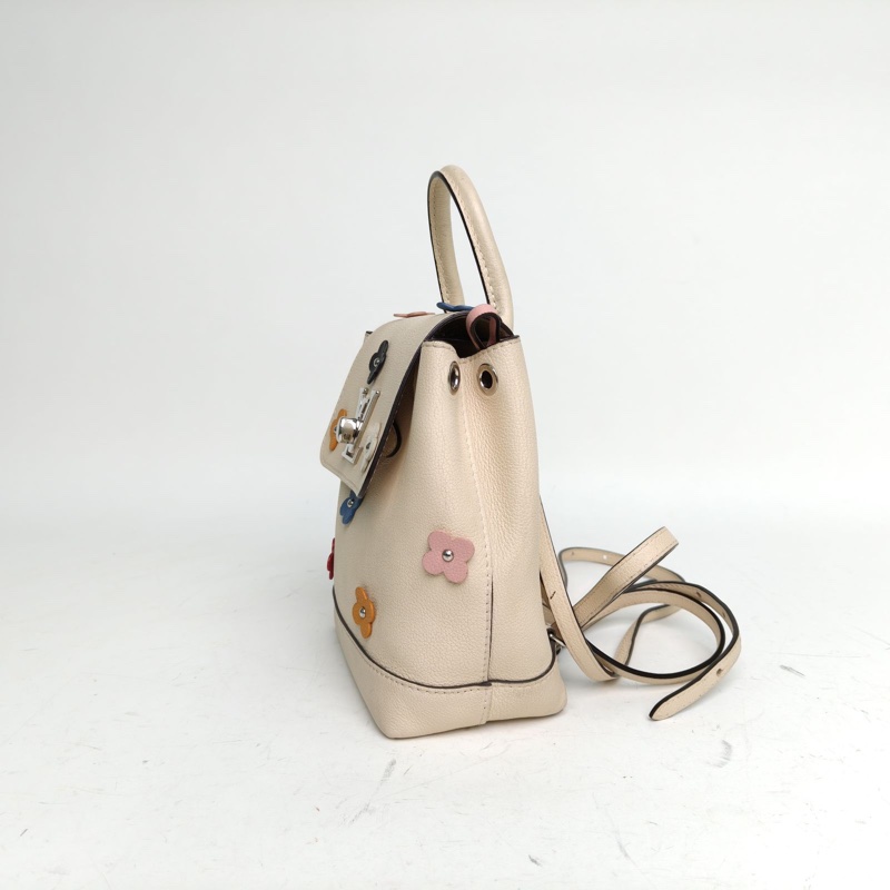LOUIS VUITTON Lockme雙肩包Mini16裸色牛皮2018花朵裝飾-1