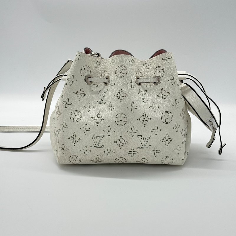 購證 12 万♥️ LOUIS VUITTON 路易威登 Bella 抽繩鏤空 白色 牛皮月光女神水桶包單肩斜挎包-3