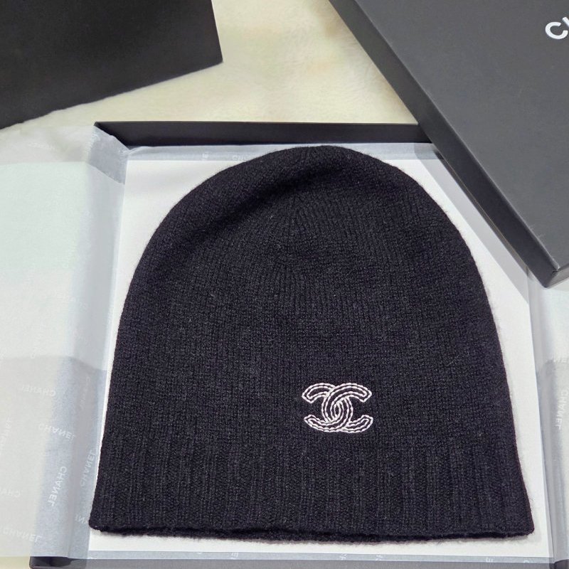 Chanel香奈兒黑色經典刺繡雙C logo喀什米爾羊絨毛帽/ 冷帽/ 保暖帽/ 修飾頭型帽-1