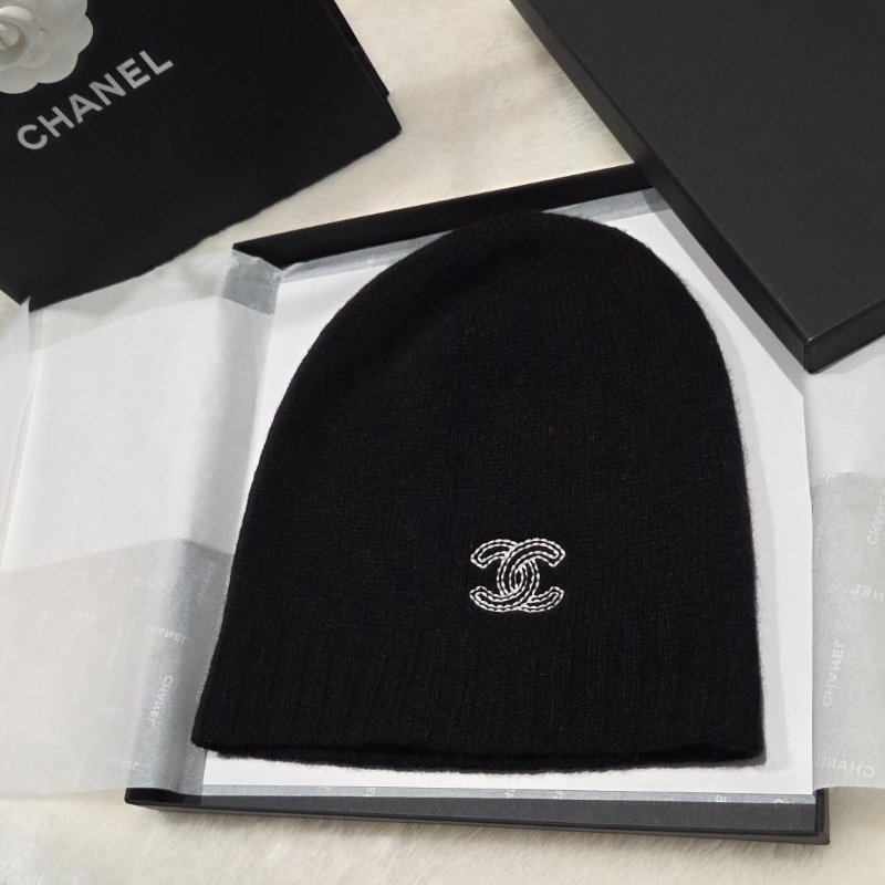 Chanel香奈兒黑色經典刺繡雙C logo喀什米爾羊絨毛帽/ 冷帽/ 保暖帽/ 修飾頭型帽-0