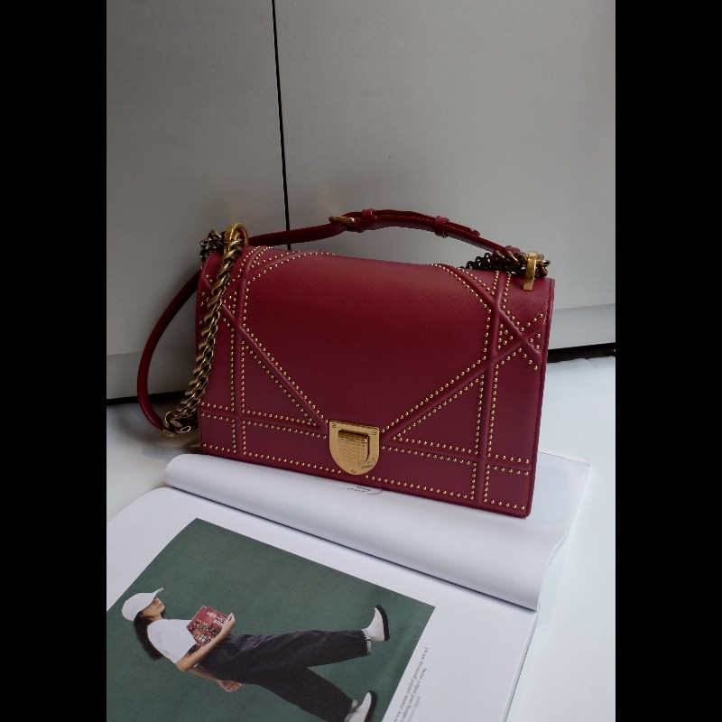 Dior 古銅金鍊酒紅皮鉚釘格紋盾牌口蓋包-0