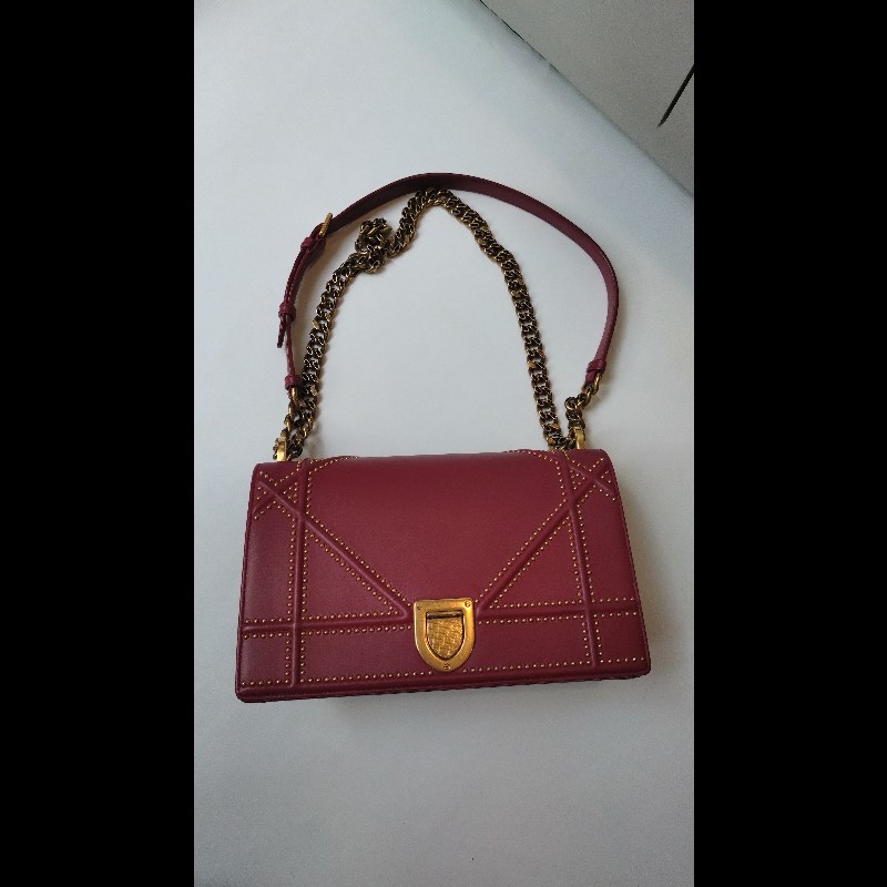 Dior 古銅金鍊酒紅皮鉚釘格紋盾牌口蓋包-2