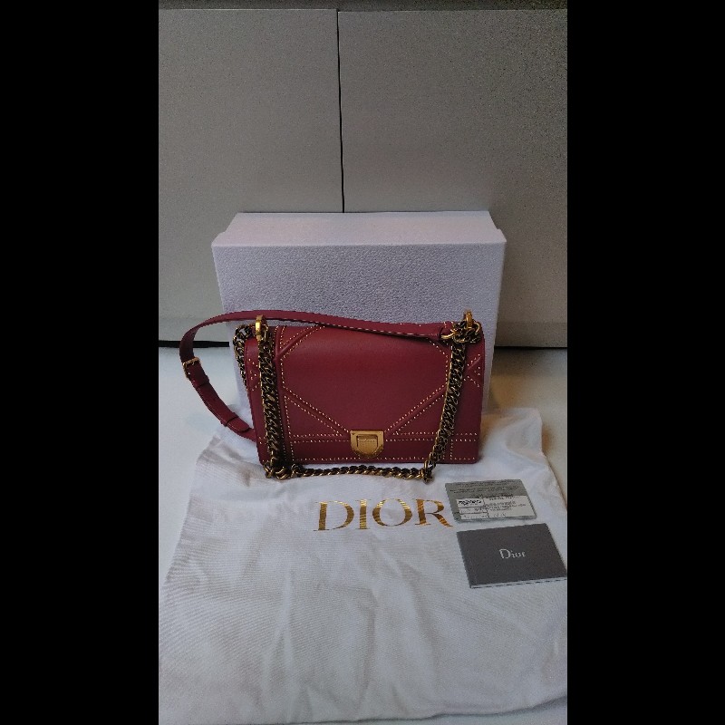 Dior 古銅金鍊酒紅皮鉚釘格紋盾牌口蓋包-4