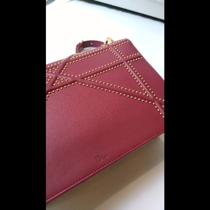 Dior 古銅金鍊酒紅皮鉚釘格紋盾牌口蓋包-5