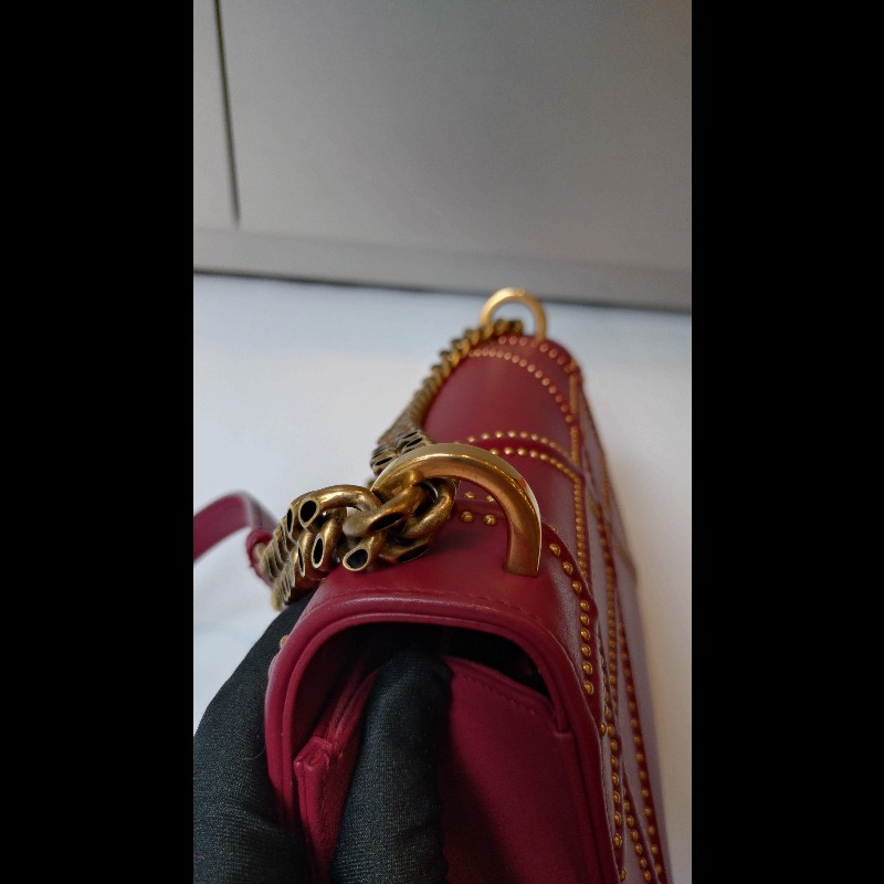 Dior 古銅金鍊酒紅皮鉚釘格紋盾牌口蓋包-7