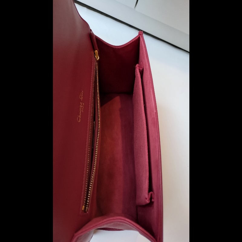 Dior 古銅金鍊酒紅皮鉚釘格紋盾牌口蓋包-14