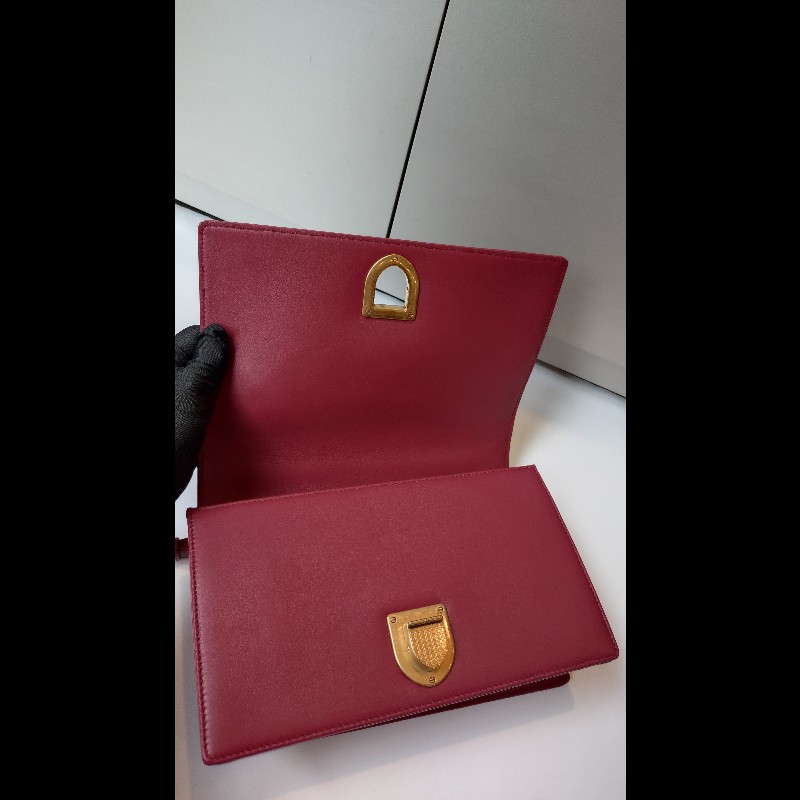 Dior 古銅金鍊酒紅皮鉚釘格紋盾牌口蓋包-18