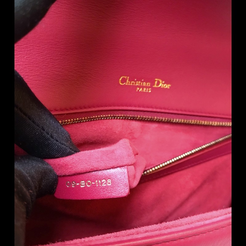 Dior 古銅金鍊酒紅皮鉚釘格紋盾牌口蓋包-20