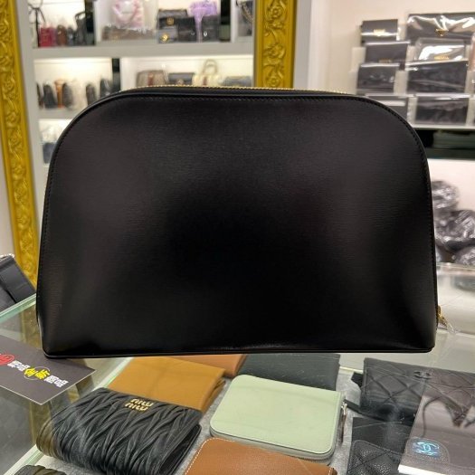 東區正精品㊣CELINE Triomphe 全新未使用黑色小牛皮金釦拉鍊手拿包 RZ6284-6