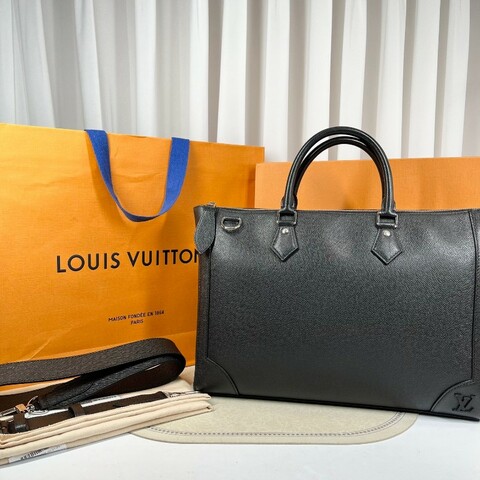 cq zyy LV路易威登 芯片款 黑色全皮公文包 荔枝紋搭配銀色五金配件 可以放電腦 有肩帶可調節