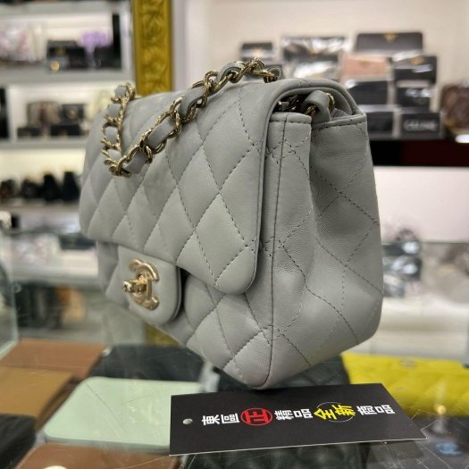 東區正精品㊣CHANEL MINI COCO A35200 全新香奈兒淺灰色羊皮金鍊菱格紋方胖斜背包 17cm RZ6287-1