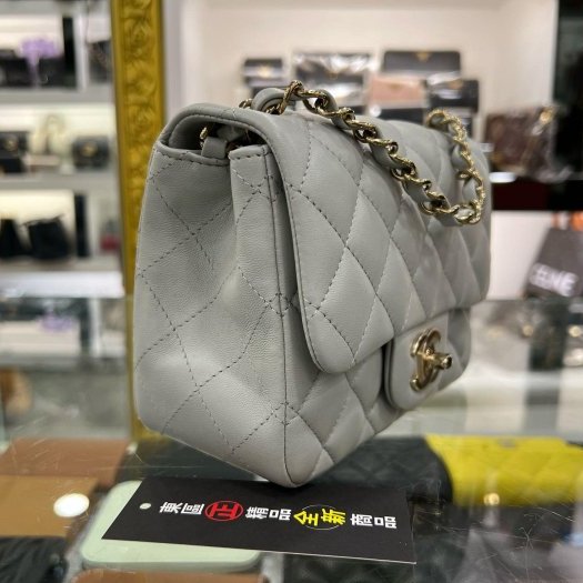 東區正精品㊣CHANEL MINI COCO A35200 全新香奈兒淺灰色羊皮金鍊菱格紋方胖斜背包 17cm RZ6287-2