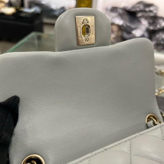 東區正精品㊣CHANEL MINI COCO A35200 全新香奈兒淺灰色羊皮金鍊菱格紋方胖斜背包 17cm RZ6287-3