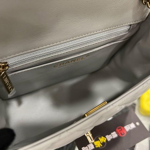 東區正精品㊣CHANEL MINI COCO A35200 全新香奈兒淺灰色羊皮金鍊菱格紋方胖斜背包 17cm RZ6287-4