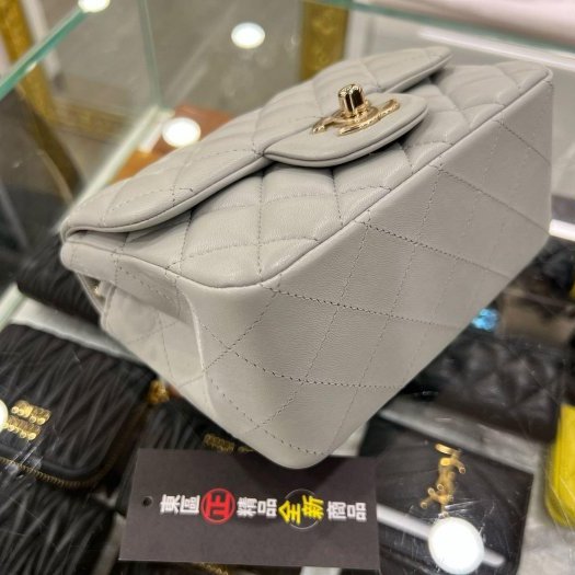 東區正精品㊣CHANEL MINI COCO A35200 全新香奈兒淺灰色羊皮金鍊菱格紋方胖斜背包 17cm RZ6287-9