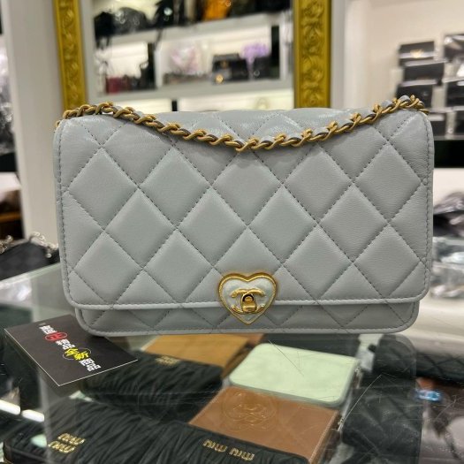 東區正精品㊣CHANEL WOC 全新未使用香奈兒淺藍色小羊皮愛心轉扣肩背包晚宴包斜背包 RZ6288-0