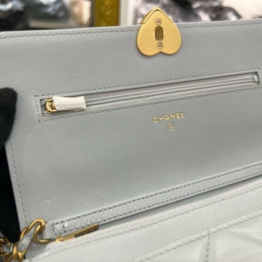 東區正精品㊣CHANEL WOC 全新未使用香奈兒淺藍色小羊皮愛心轉扣肩背包晚宴包斜背包 RZ6288-4