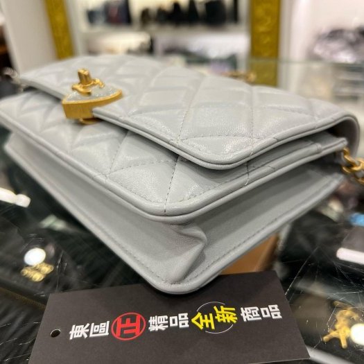 東區正精品㊣CHANEL WOC 全新未使用香奈兒淺藍色小羊皮愛心轉扣肩背包晚宴包斜背包 RZ6288-7