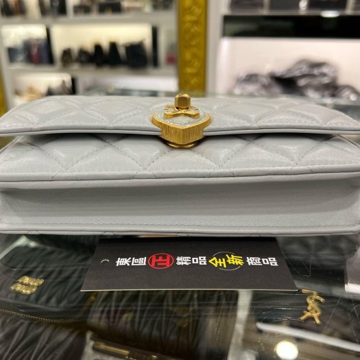 東區正精品㊣CHANEL WOC 全新未使用香奈兒淺藍色小羊皮愛心轉扣肩背包晚宴包斜背包 RZ6288-8