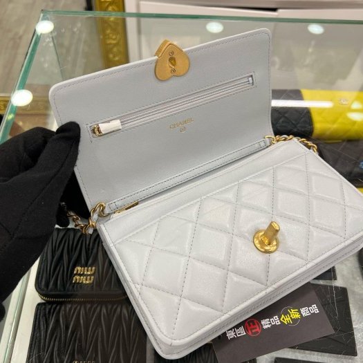 東區正精品㊣CHANEL WOC 全新未使用香奈兒淺藍色小羊皮愛心轉扣肩背包晚宴包斜背包 RZ6288-10