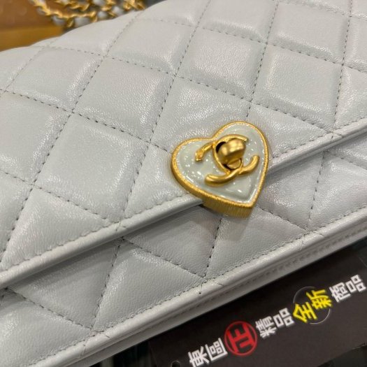 東區正精品㊣CHANEL WOC 全新未使用香奈兒淺藍色小羊皮愛心轉扣肩背包晚宴包斜背包 RZ6288-11