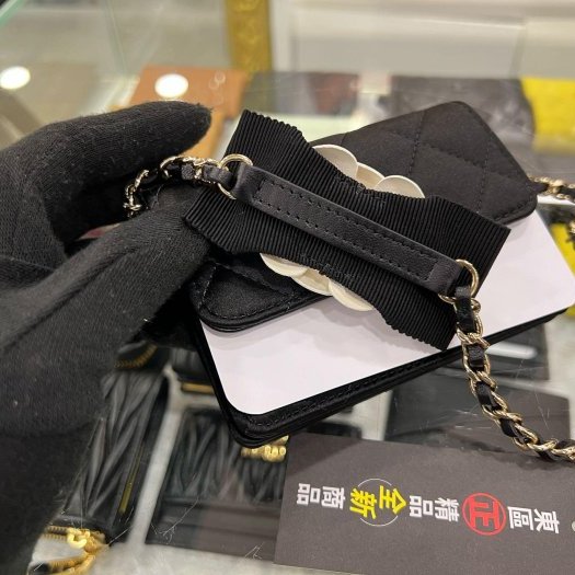 東區正精品㊣CHANEL 全新香奈兒黑色緞面金扣山茶花翻蓋卡包肩背包晚宴包斜背包 RZ6289-6