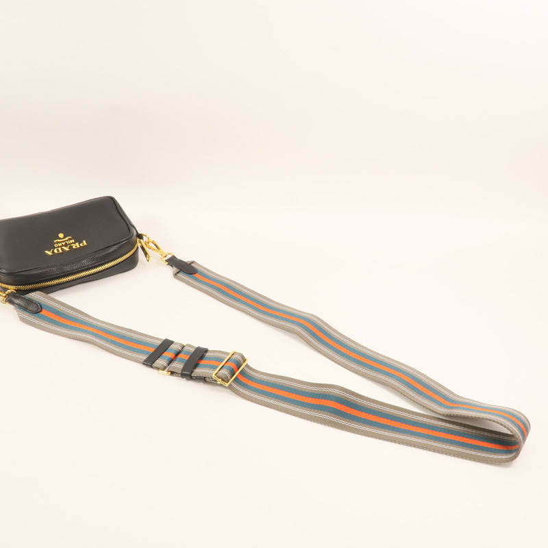 PRADA 牛皮皮革Camera Bag金扣肩背袋-7