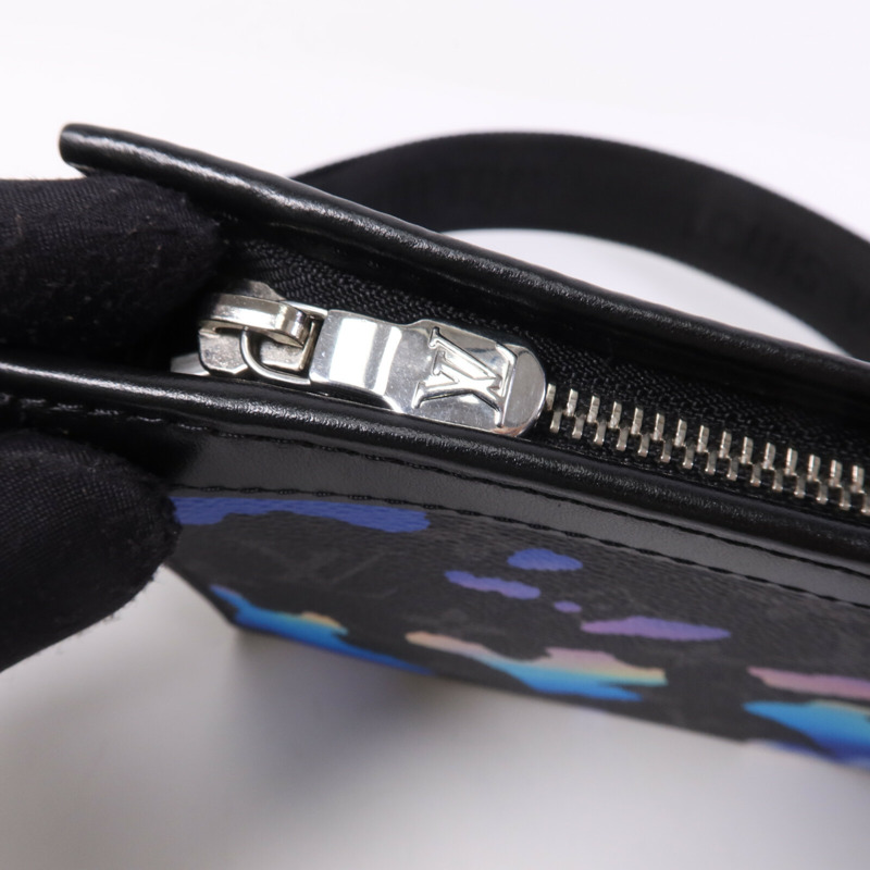 LOUIS VUITTON Monogram Eclipse Gaston Wearable Wallet銀扣肩背袋-13