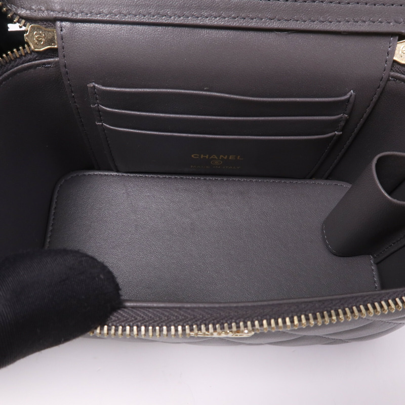 CHANEL 羊皮皮革Vanity Case金扣鏈帶肩背袋-4