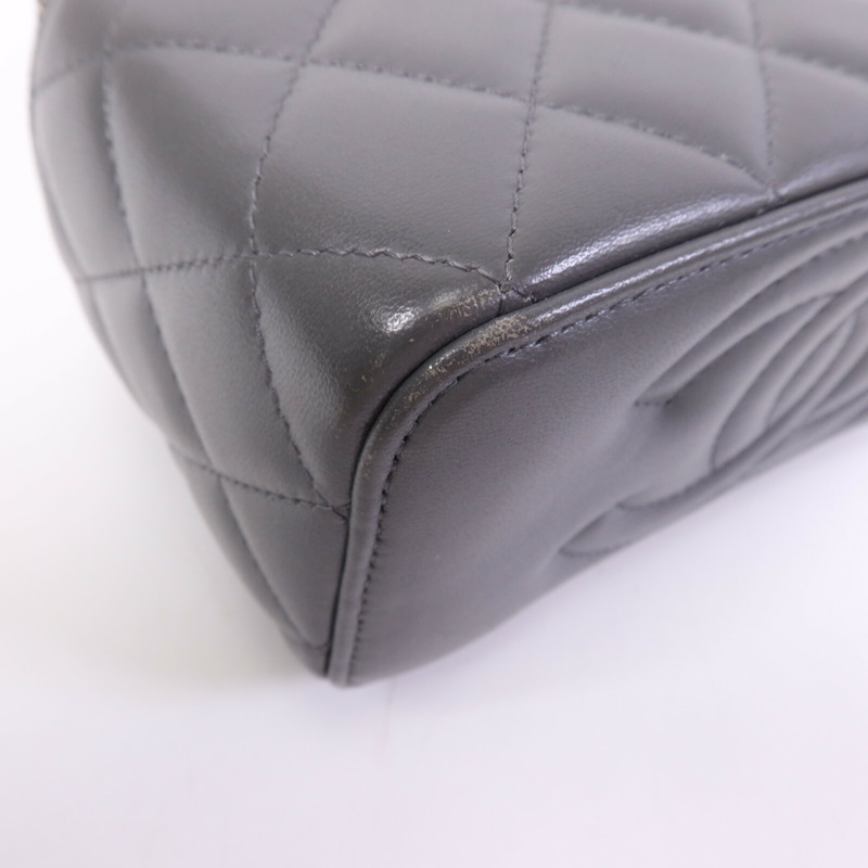 CHANEL 羊皮皮革Vanity Case金扣鏈帶肩背袋-10