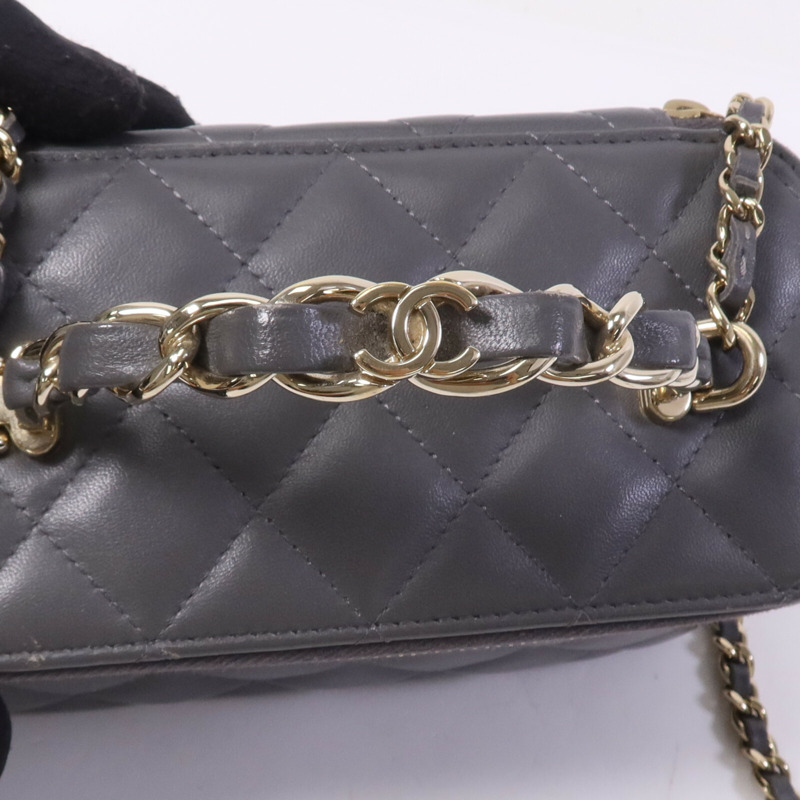 CHANEL 羊皮皮革Vanity Case金扣鏈帶肩背袋-14