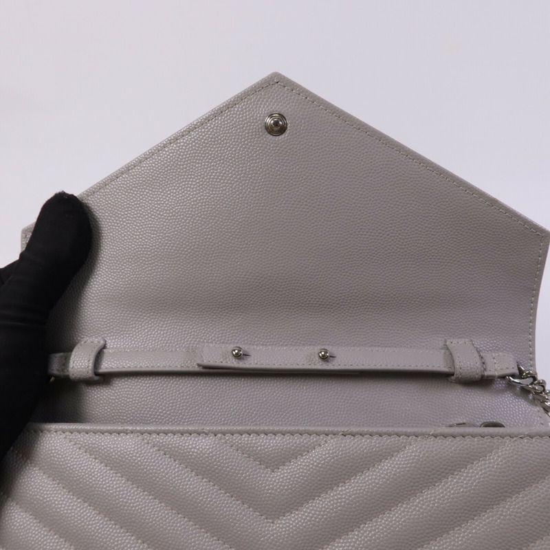 SAINT LAURENT 牛皮皮革Cassandre Envelope銀扣鏈帶肩背袋-14