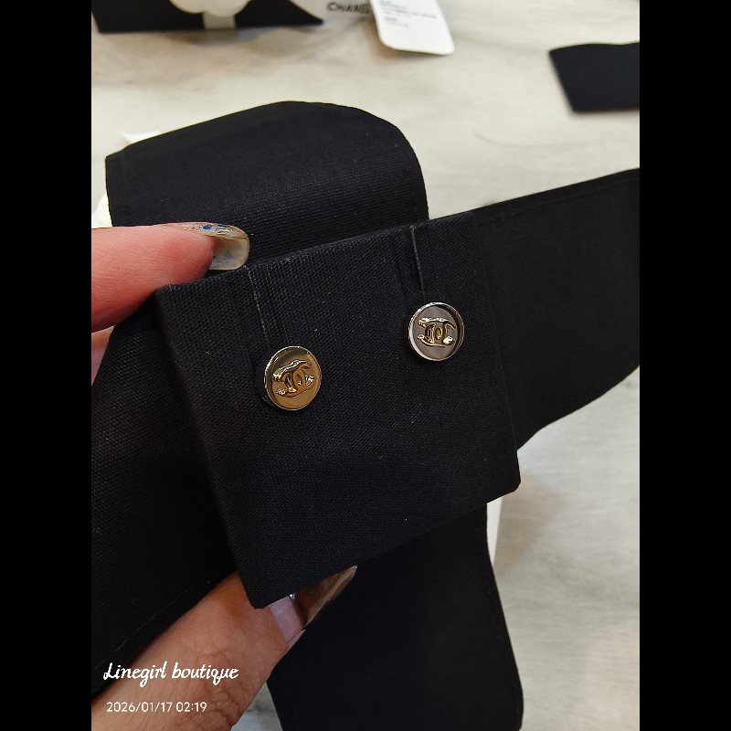 Chanel 26P 全新雙色耳環(logo是淡金）日常實戴-3