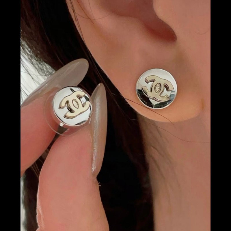 Chanel 26P 全新雙色耳環(logo是淡金）日常實戴-6