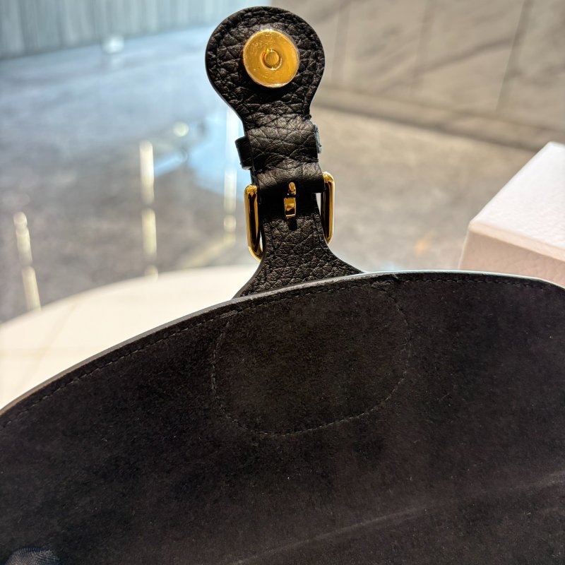 *SHIHNA名牌精品* DIOR Bobby 中型黑色粒面小牛皮斜背包-5