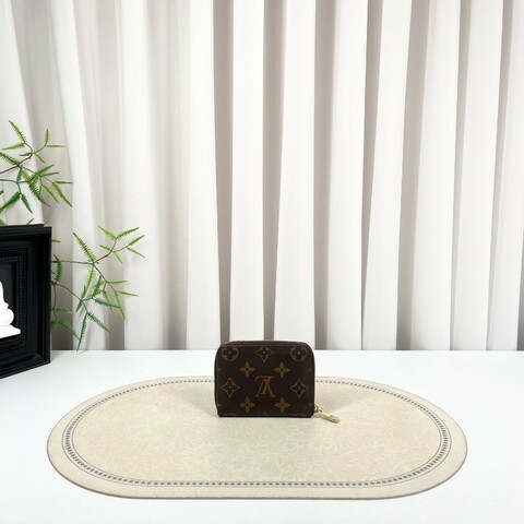 LV路易威登 經典老花短款拉鍊錢包卡包 內裡卡位多 卡位清晰 小巧精緻便攜