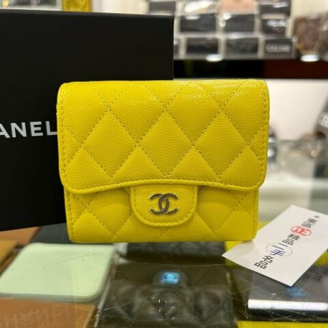 東區正精品㊣CHANEL 香奈兒黃色荔皮牛皮金釦三折短夾 RZ6290