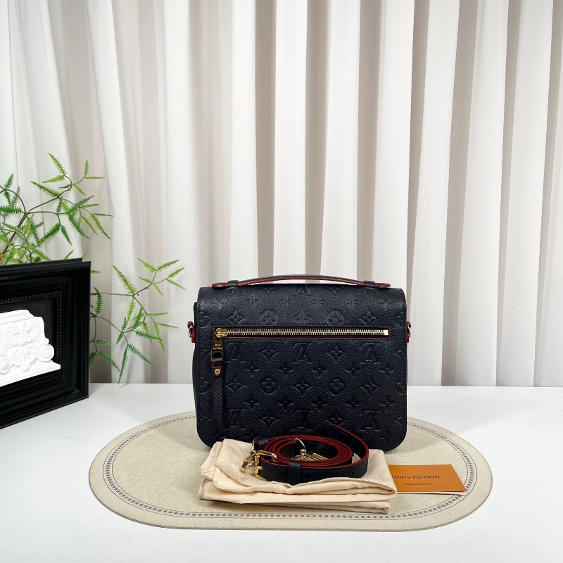 LV路易威登 Pochette Metis系列 海軍藍全皮壓紋郵差包內部紅色邊框設計 隔層多 容量大-1