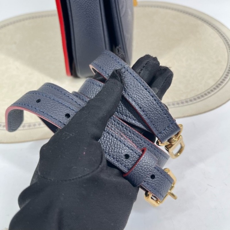 LV路易威登 Pochette Metis系列 海軍藍全皮壓紋郵差包內部紅色邊框設計 隔層多 容量大-18