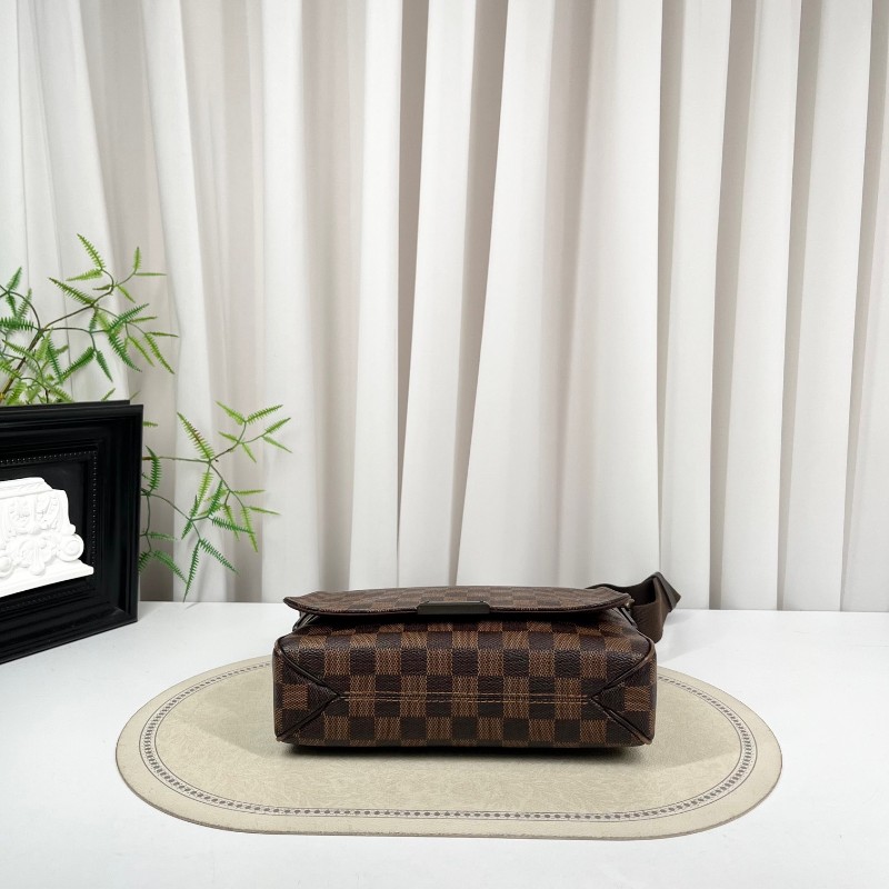 LV路易威登 棋盤格單肩斜挎郵差包 容量實用 日常通勤、休閒都能用 男女都適合-4