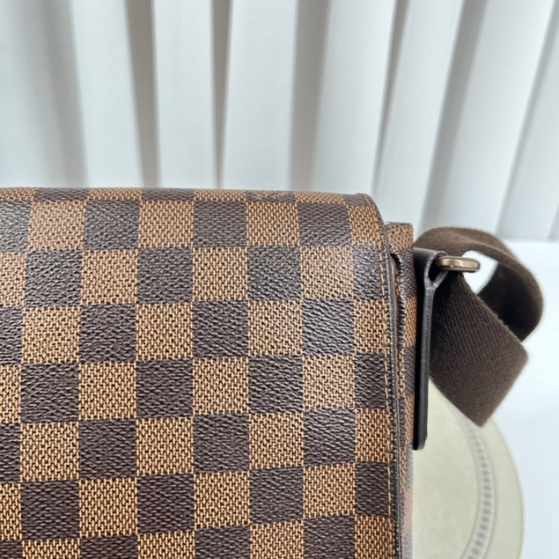 LV路易威登 棋盤格單肩斜挎郵差包 容量實用 日常通勤、休閒都能用 男女都適合-11