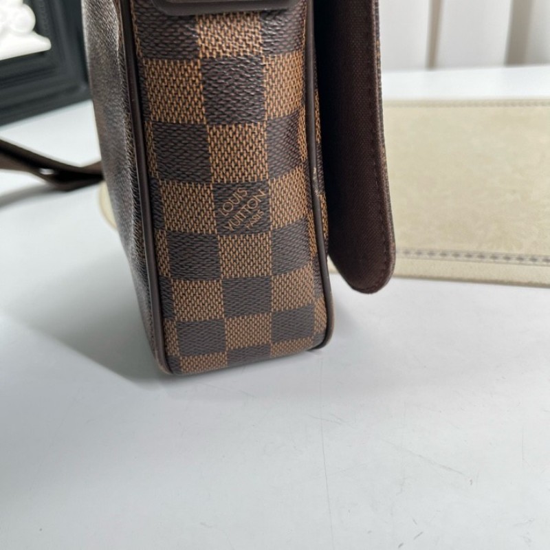 LV路易威登 棋盤格單肩斜挎郵差包 容量實用 日常通勤、休閒都能用 男女都適合-12