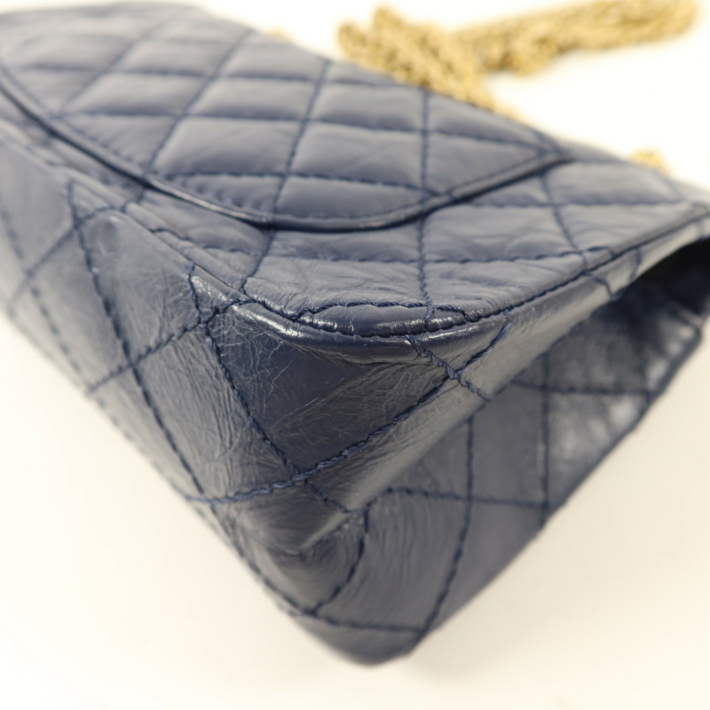 CHANEL 牛皮皮革2.55金扣鏈帶肩背袋-14