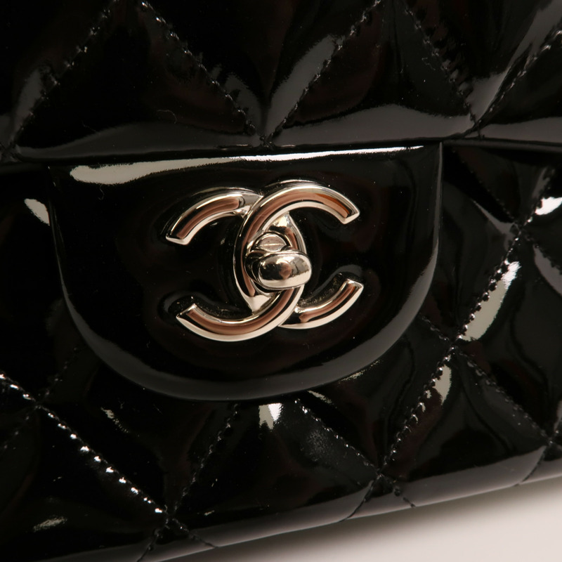 CHANEL 漆皮皮革Large Classic銀扣鏈帶肩背袋-15